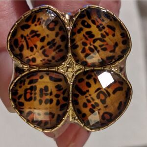 Animal print cougar print goldtone stretch ring size 7 1/2- 12